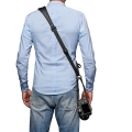 gitzo_century_camera_straps_gcb100ss_worn_back-zakupfoto.jpg