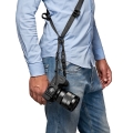gitzo_century_camera_straps_gcb100ss_worn_det-zakupfoto.jpg